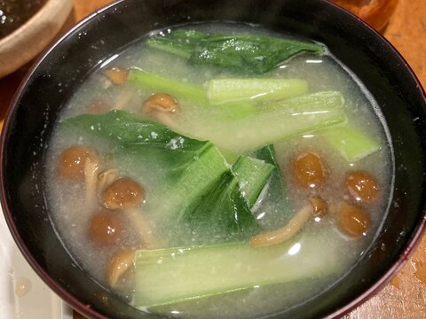 小松菜となめこのお味噌汁